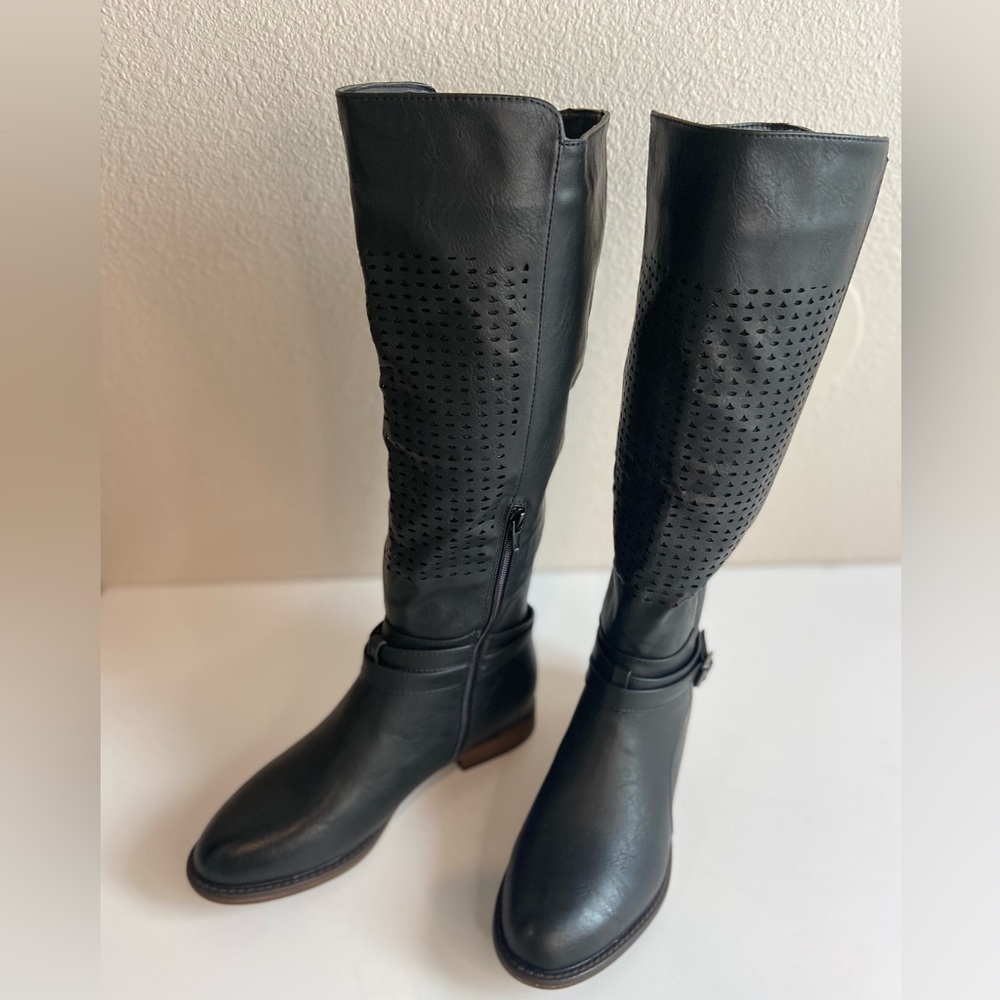 Mata~NIB~Revolution-1~Black~1/2 Side Zipper Knee High Boot~Cut-Out Detail~Size 7
